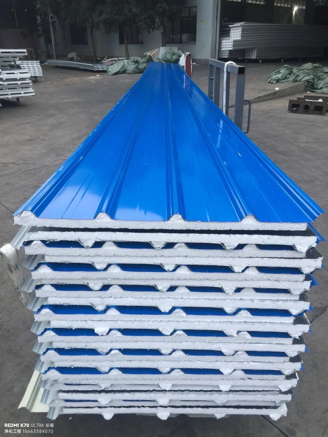 夹芯彩钢瓦（岩棉 - 泡沫- 聚氨酯芯）-高清实拍图