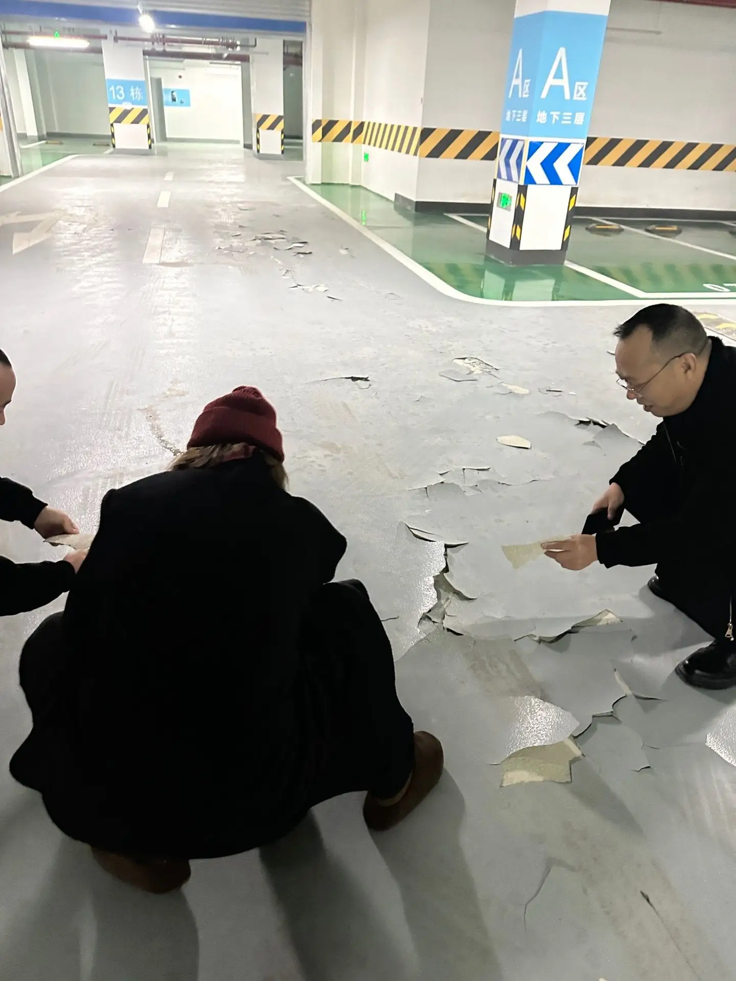 在生产间隙，对非关键区域分段翻新，做到“边用边翻新”。