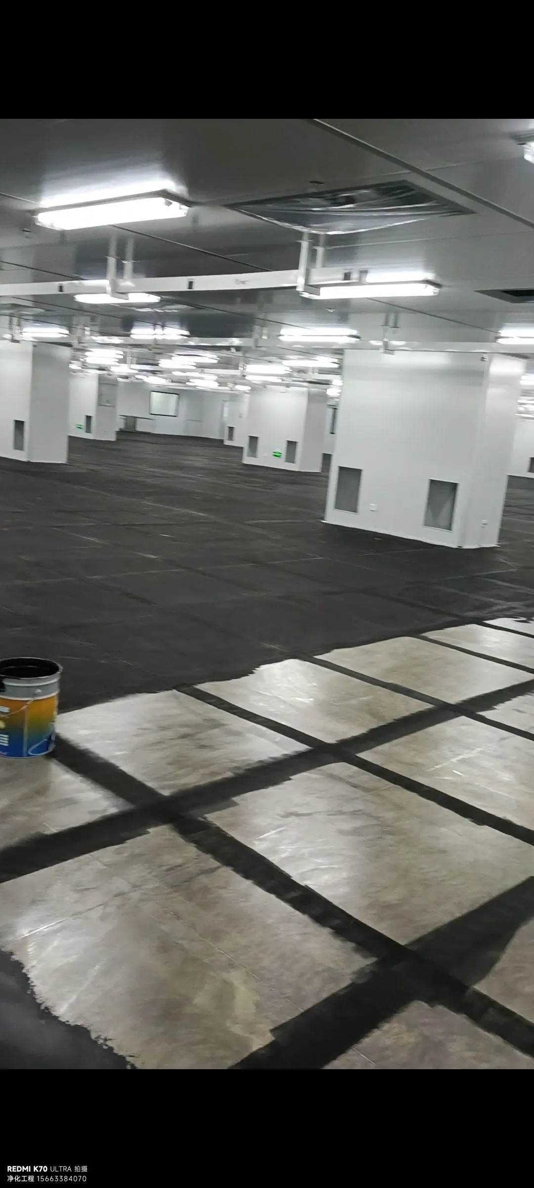 铺设2mm厚导电网格（间距1m×1m），形成完整泄放网络，所有网格点连接到接地桩