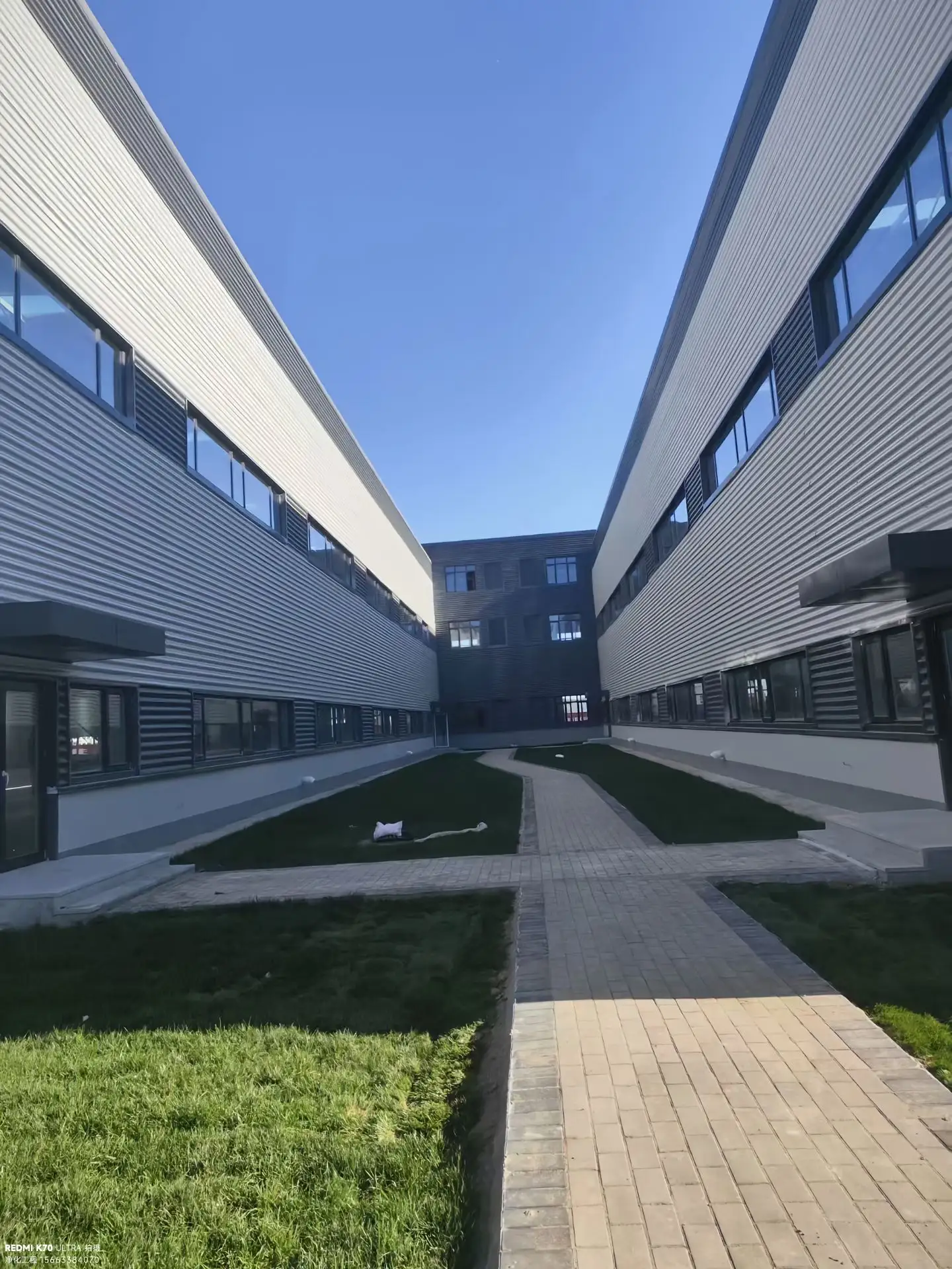 屋面施工 → 墙面施工 → 地面施工 → 电气施工 → 通风系统 → 消防系统 → 收尾 → 验收