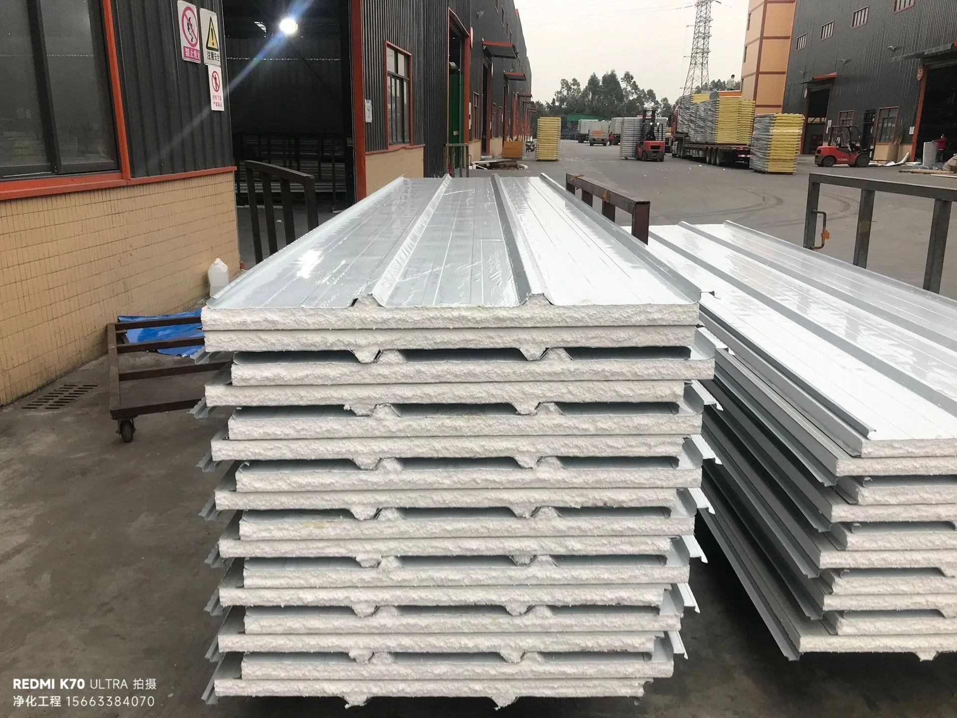 夹芯彩钢瓦（岩棉 - 泡沫- 聚氨酯芯）