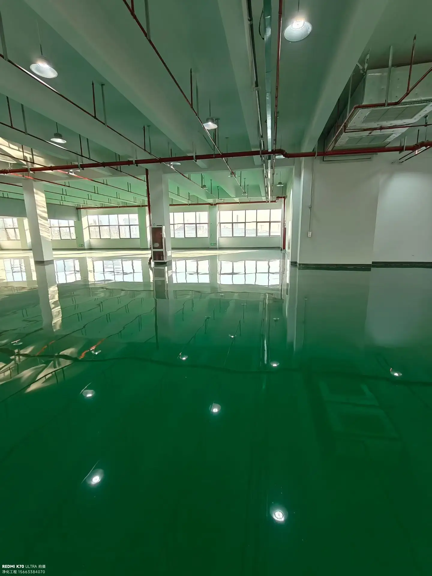 要解决地坪起砂问题，首先要选对地坪材料。