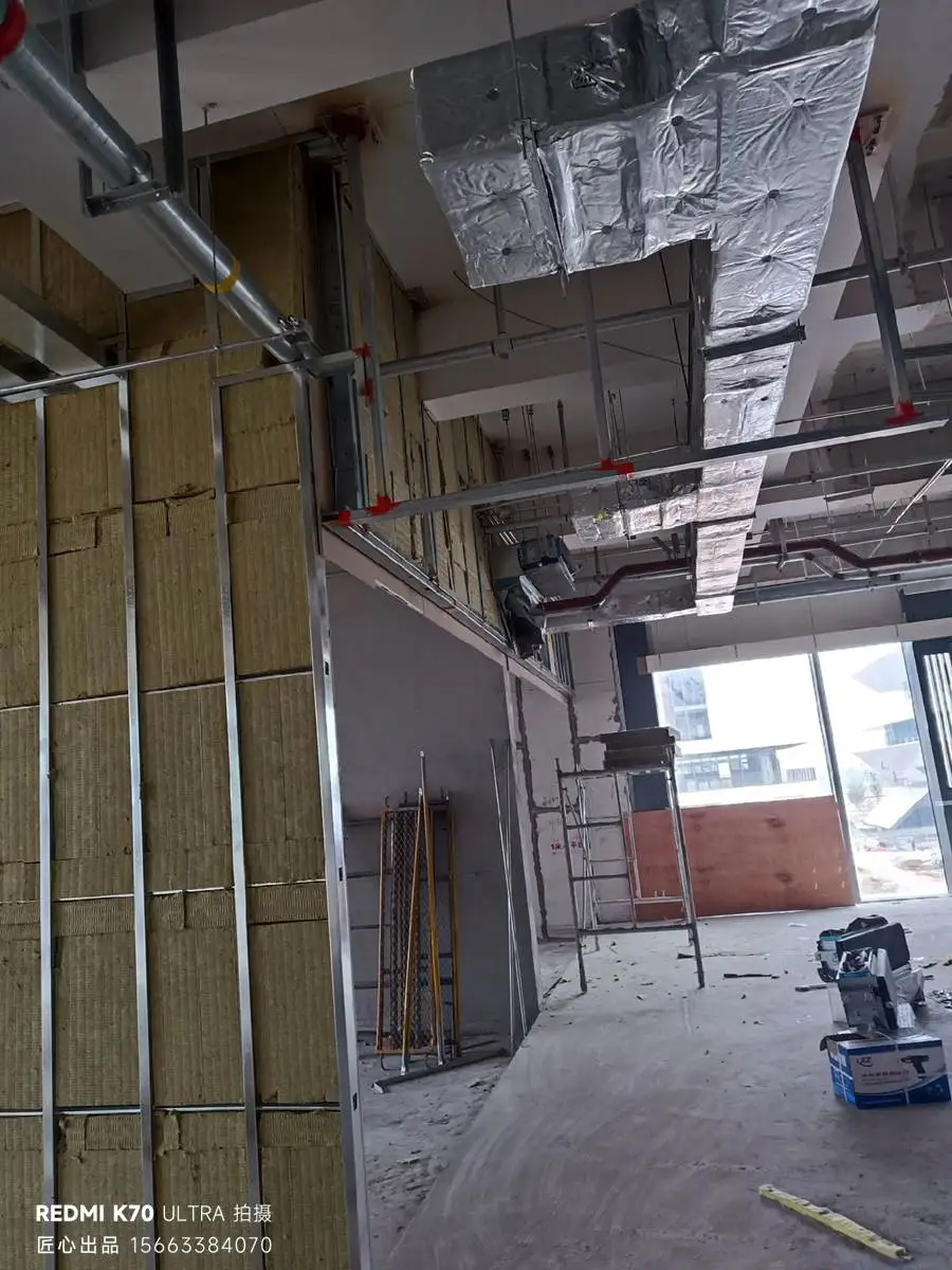 南京溧水车间分位置隔音棉安装-外侧→隔音棉（50-100mm）→防水膜→原有墙体→内侧