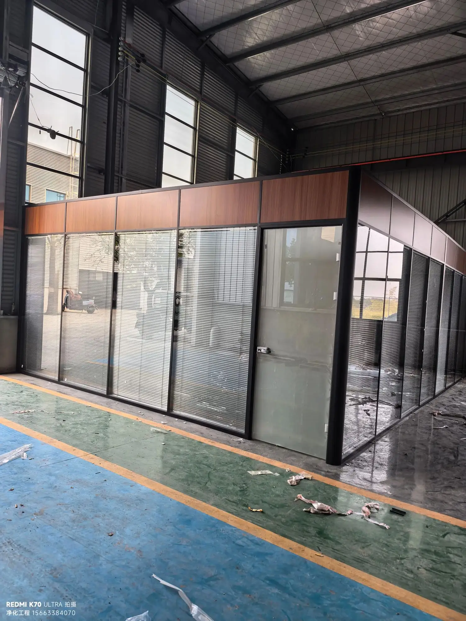 可按苏州南京项目需求定制隔断、门窗、电路与给排水，适配办公与生活双重需求，满足不同功能分区要求。