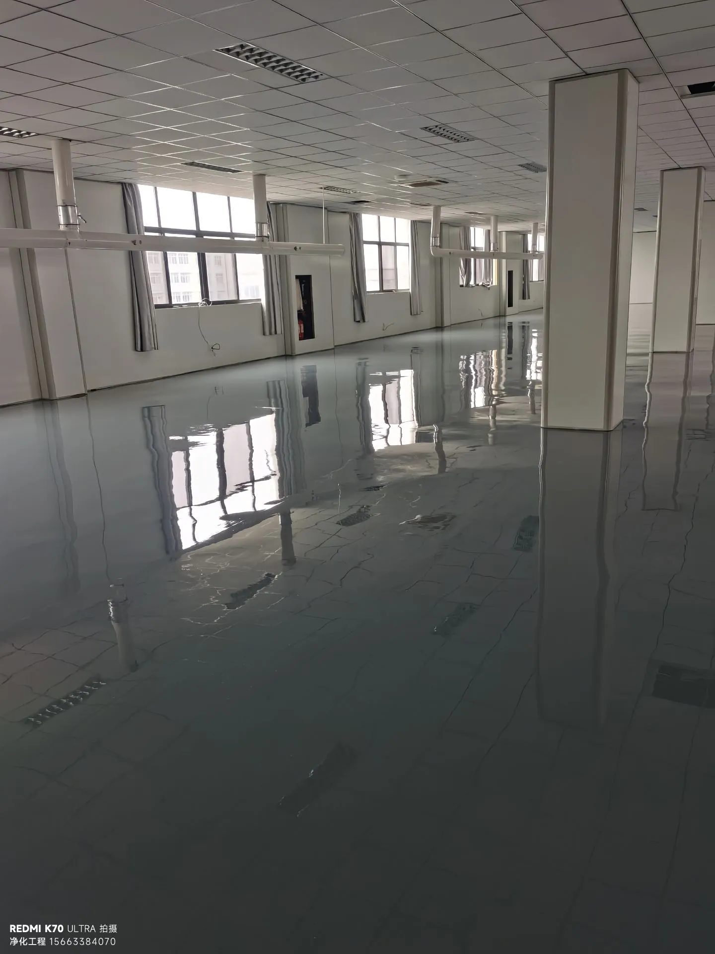 旧面层打磨/铣刨,去除疏松层与污染物