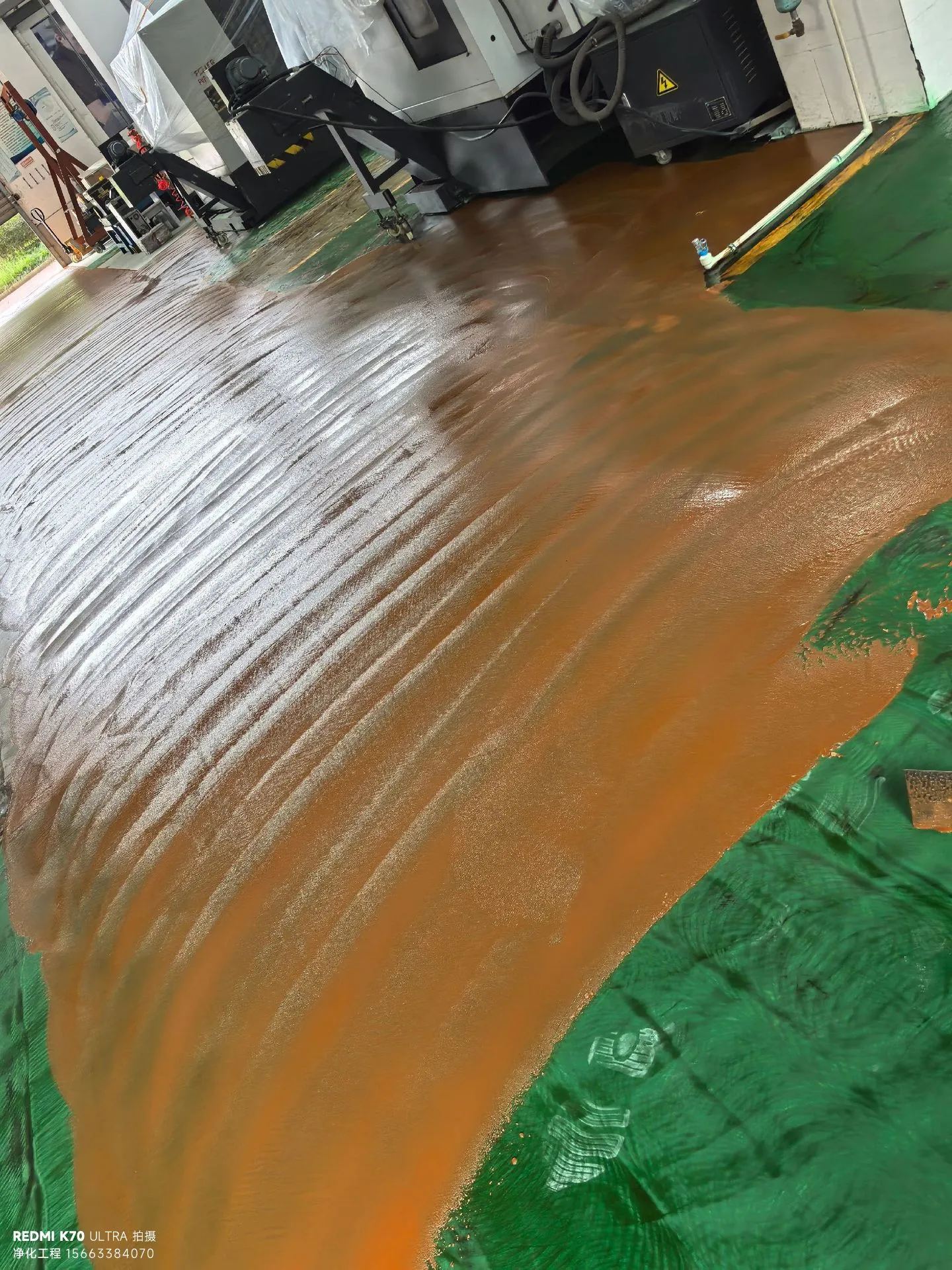 仓储地坪施工：打磨清洁去除疏松层与油污