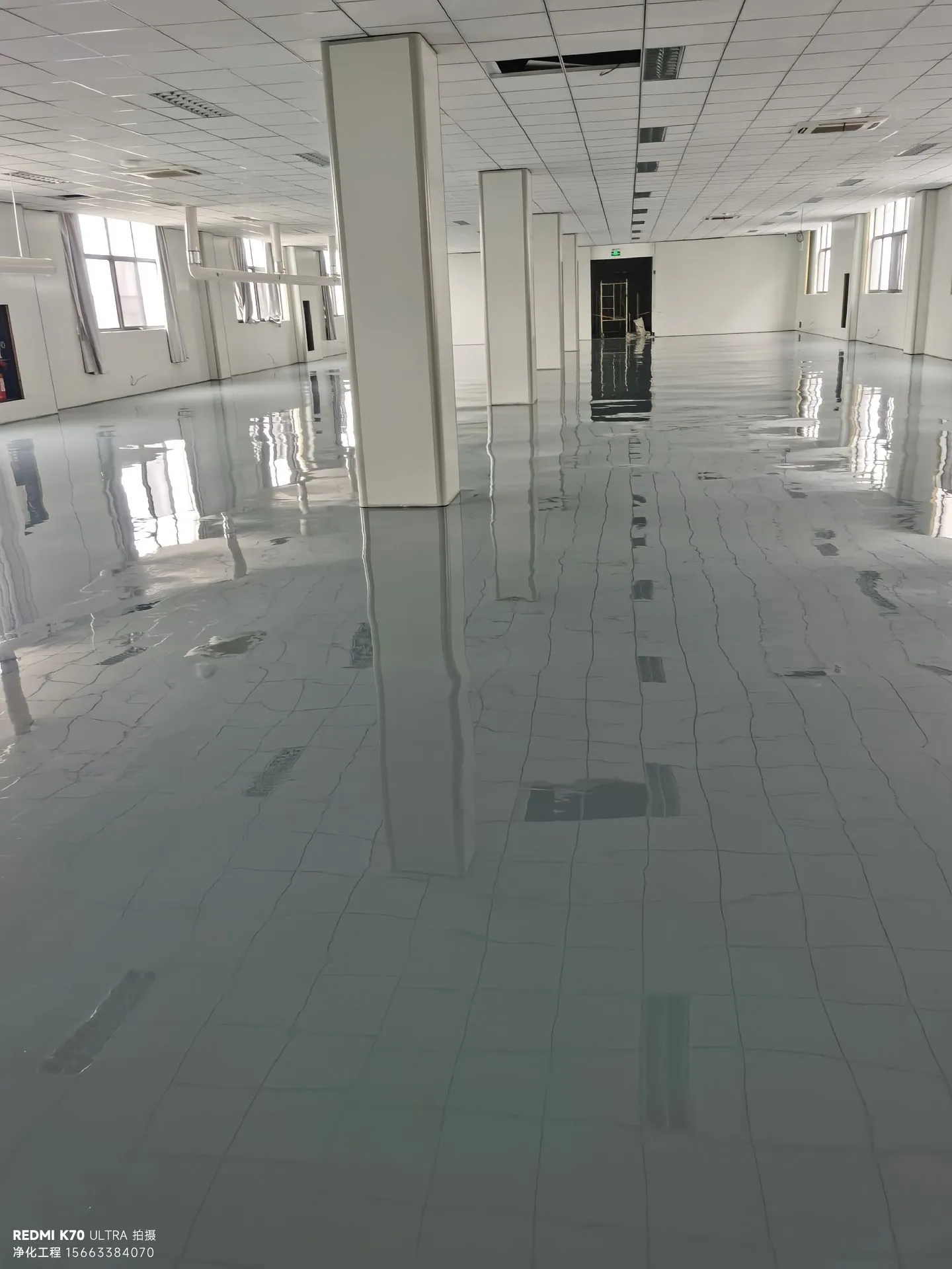 苏州工业园区半导体厂5000㎡改造:防静电新标地坪施工实景(现场版案例分享)