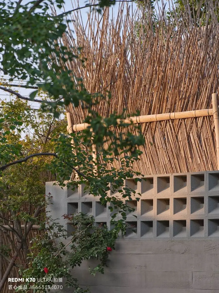 苏州常熟旧厂房民宿灯光设计 苏州常熟旧厂房改民宿,利用暖光LED灯带和投影灯营造温馨氛围