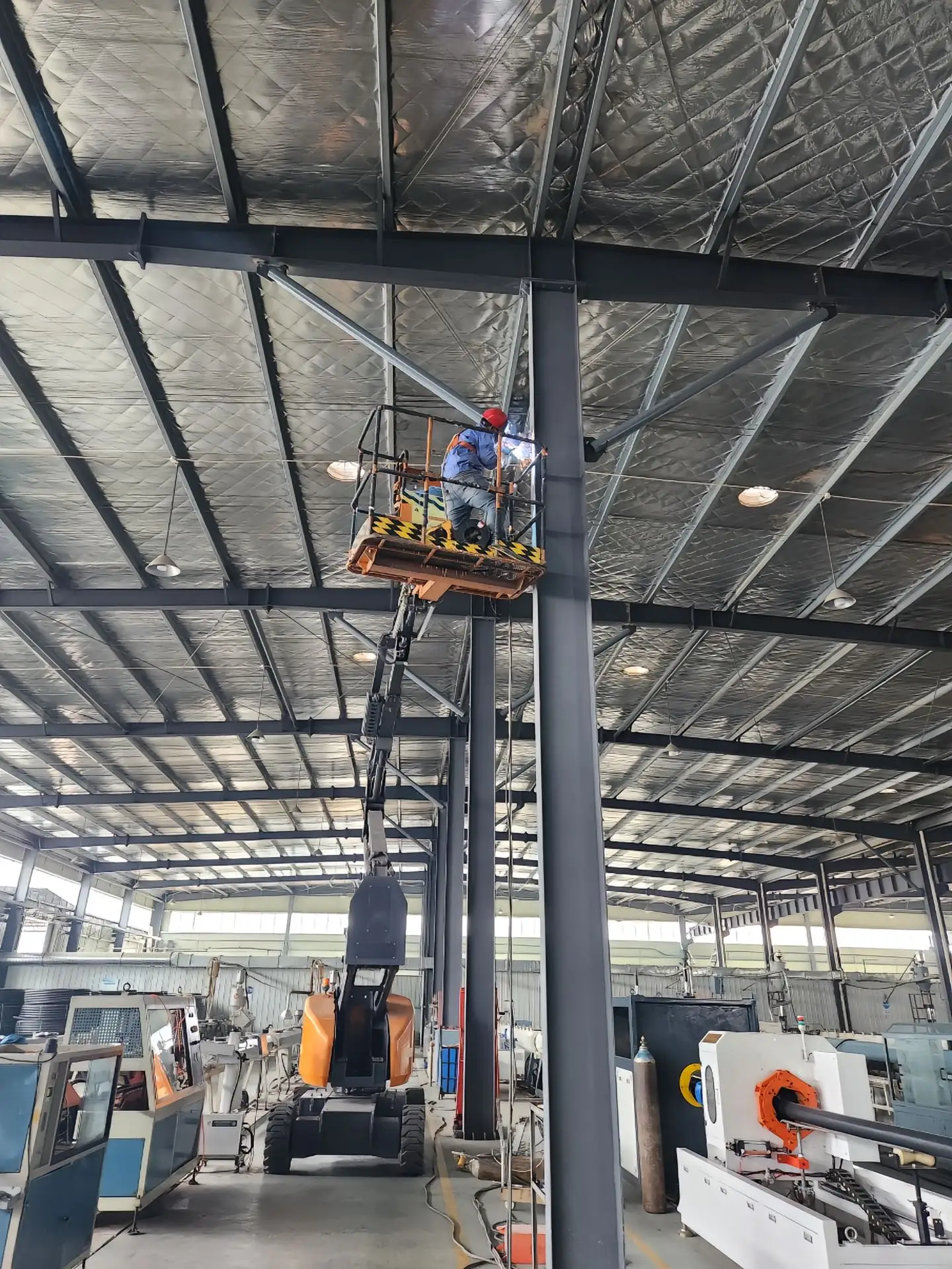 约3万㎡（多跨厂房+附属用房）